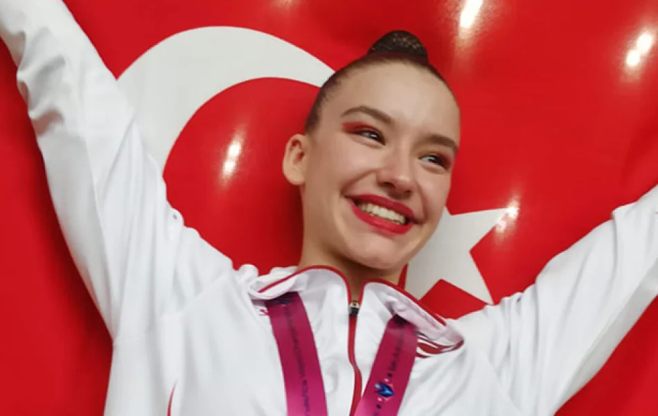 Akhisarlı Ayşe Begüm Onbaşı Dünya Şampiyonu...