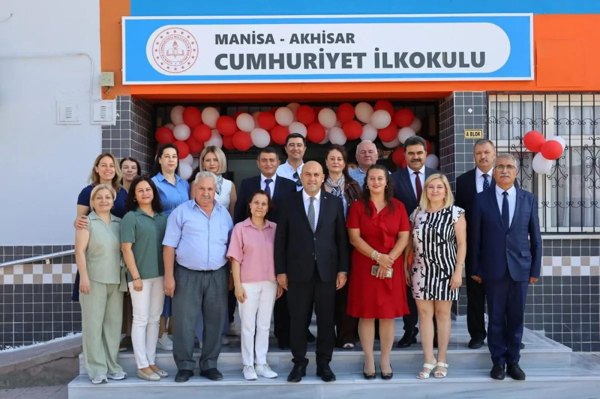 Akhisar Cumhuriyet ilkokulu kendi yerinde öğrenime başladı