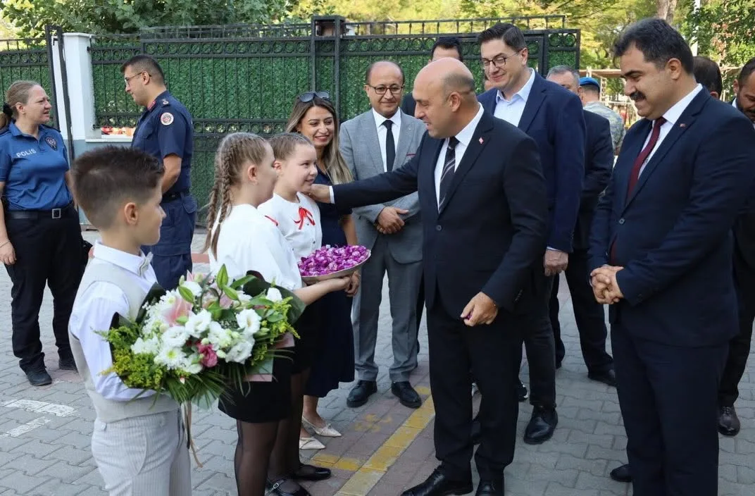 Akhisar'da Eğitim Öğretim Yılı İlköğretim Haftası Kutlandı