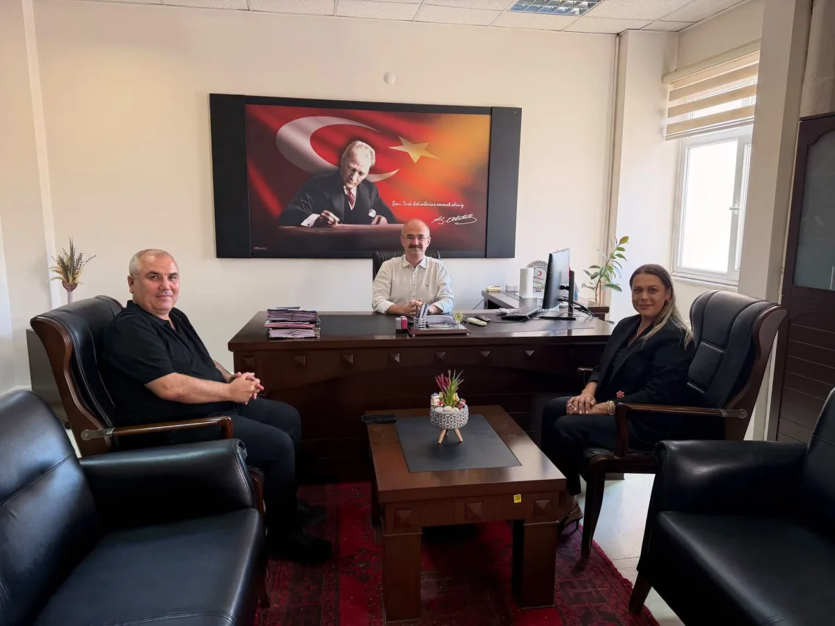 Akhisar Mustafa Kirazoğlu Devlet Hastanesi Başhekimi Uzm. Dr. Hamza Bambal'ın ziyaretcileri eksik olmuyor