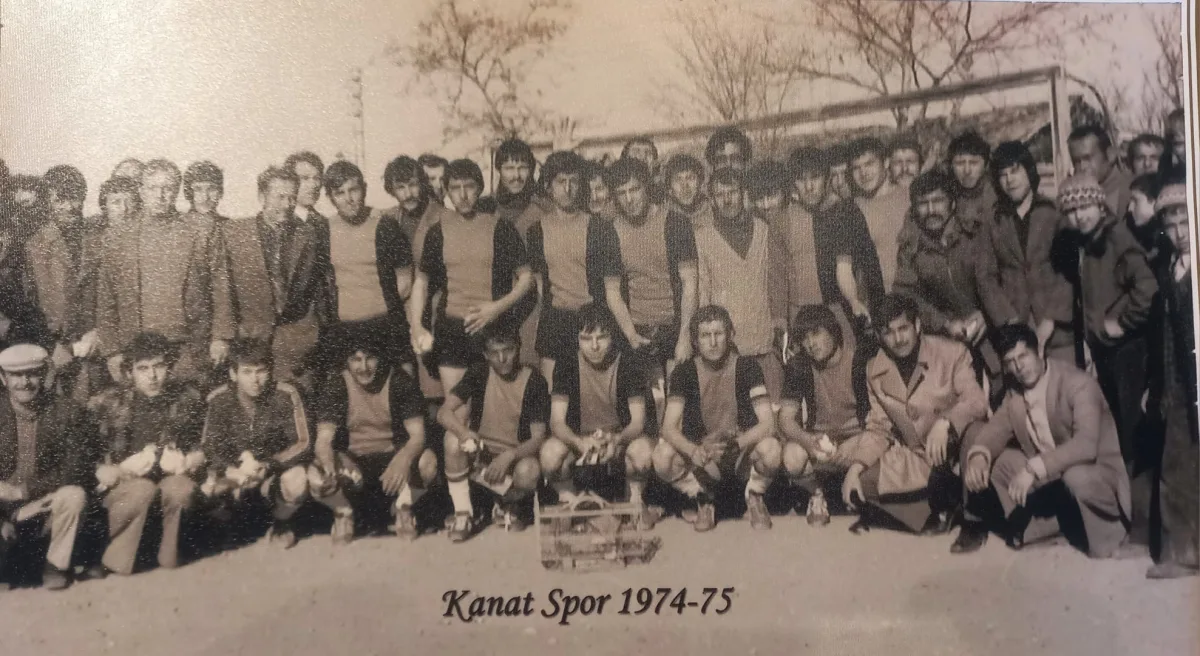 Akhisar’da rakip takıma hediyeleri kuş kafesi oldu…