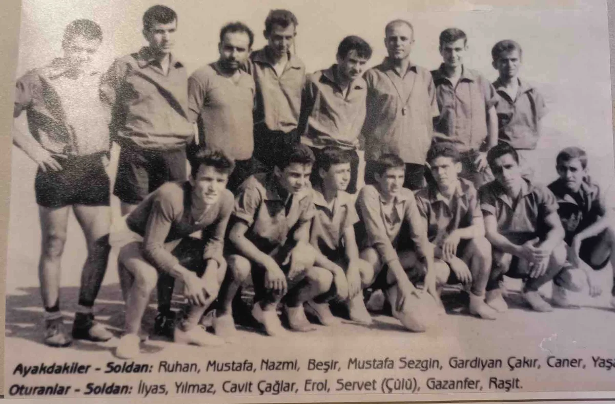 Devlet eski bakanı Cavit Çağlar Akhisar’da hangi futbol takımında oynadı?