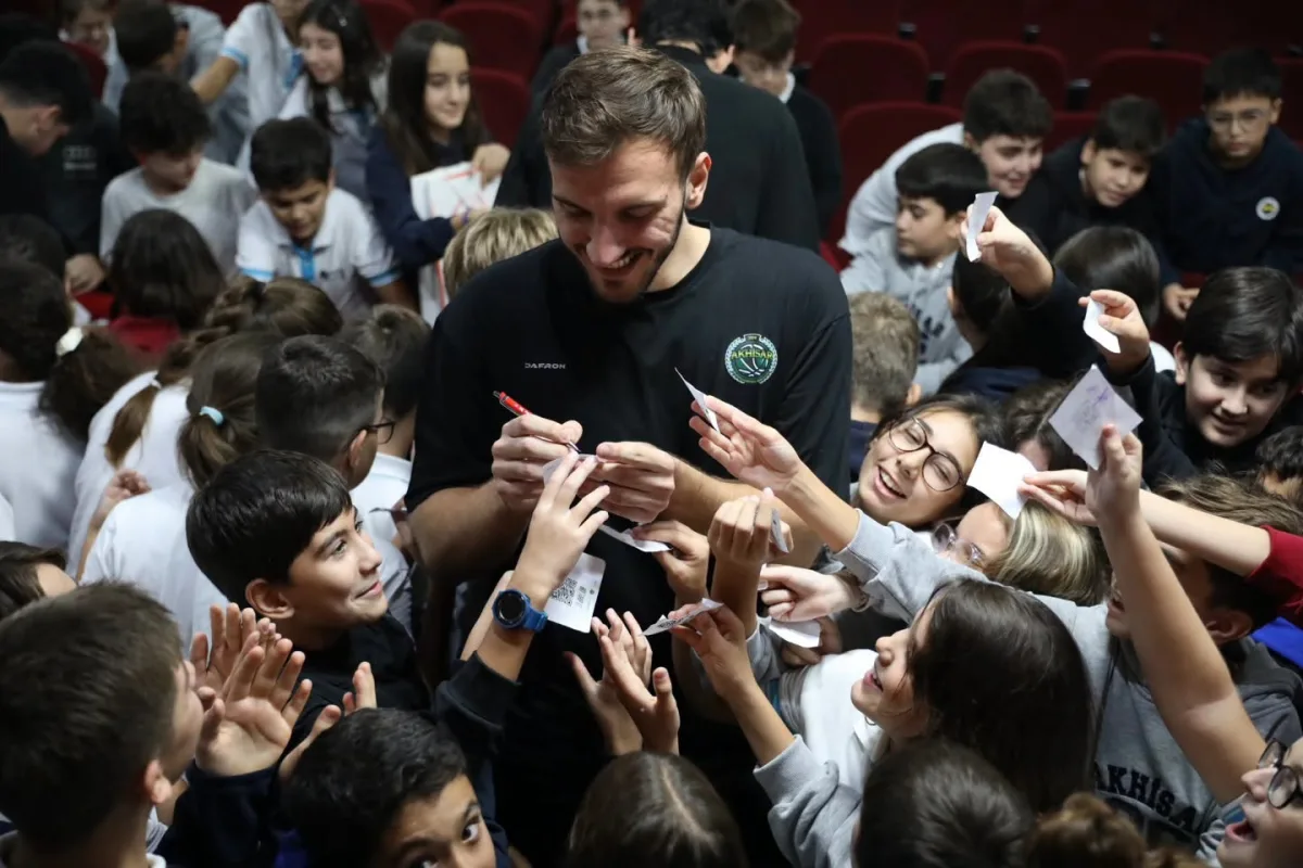 Akhisar Koleji öğrencileri Akhisar Basketbol Takımı ile buluştu