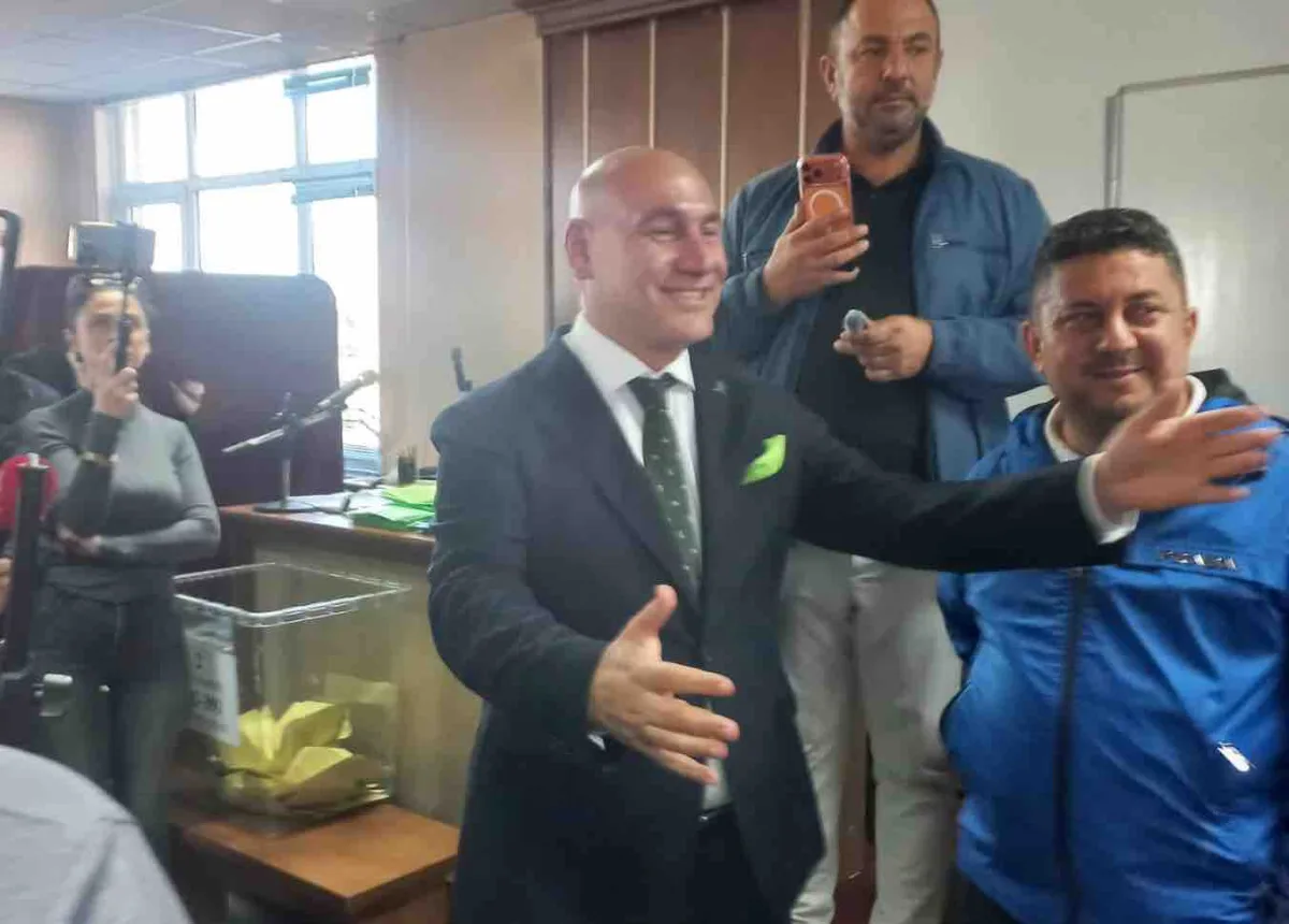 Akhisar Ticaret Borsası seçimini Alper Alhat kazandı