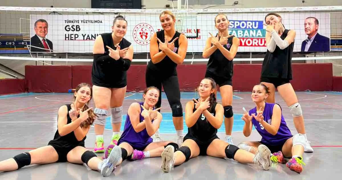 Voleybolda Akhisar'ın kadın takımları lige iyi başlayamadı...