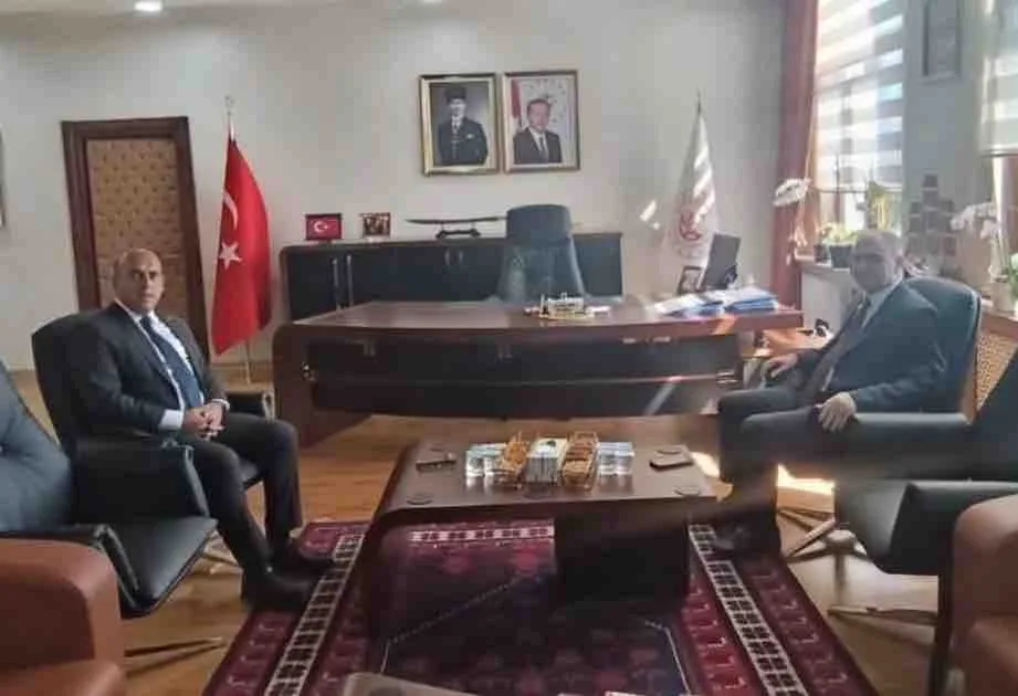 Manisa Valisi Özkan, Akhisar Kaymakamını Mustafa Can'ı ziyaret etti...