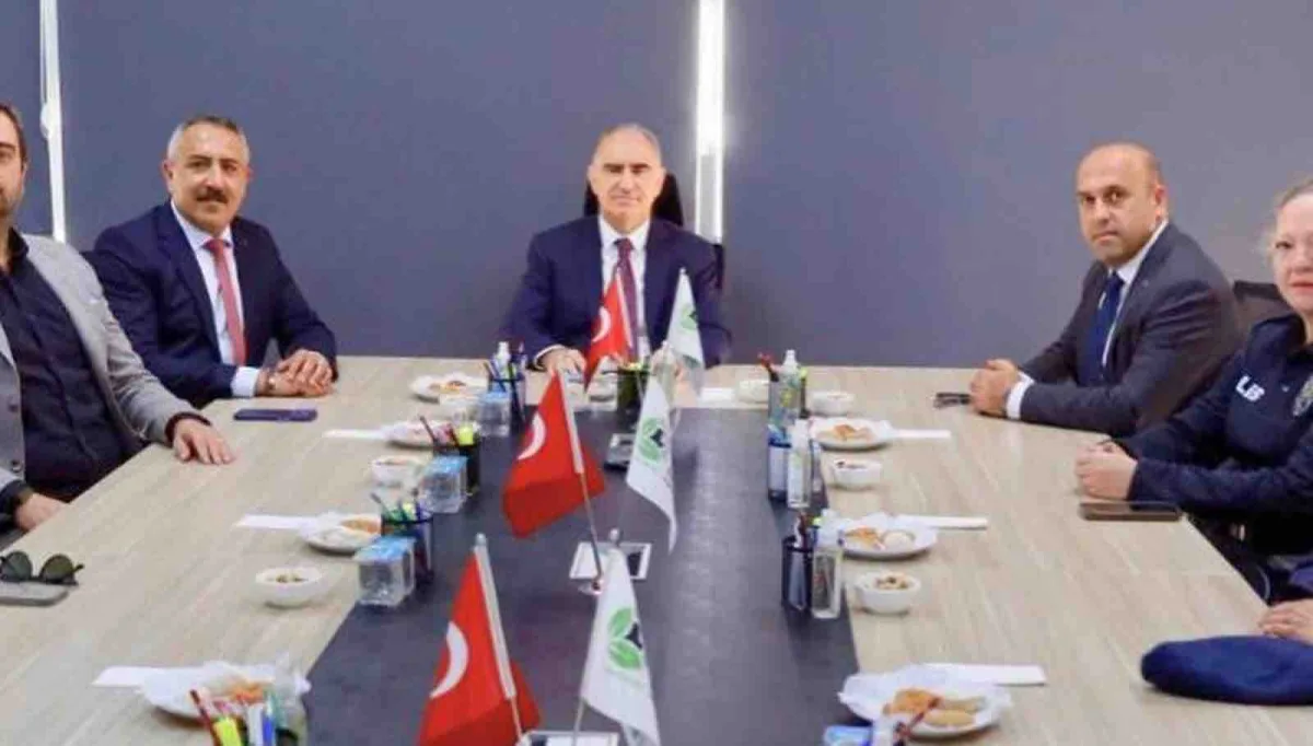 Manisa Valisi Vahdettin Özkan Akhisar OSB’de sanayicilerle buluştu