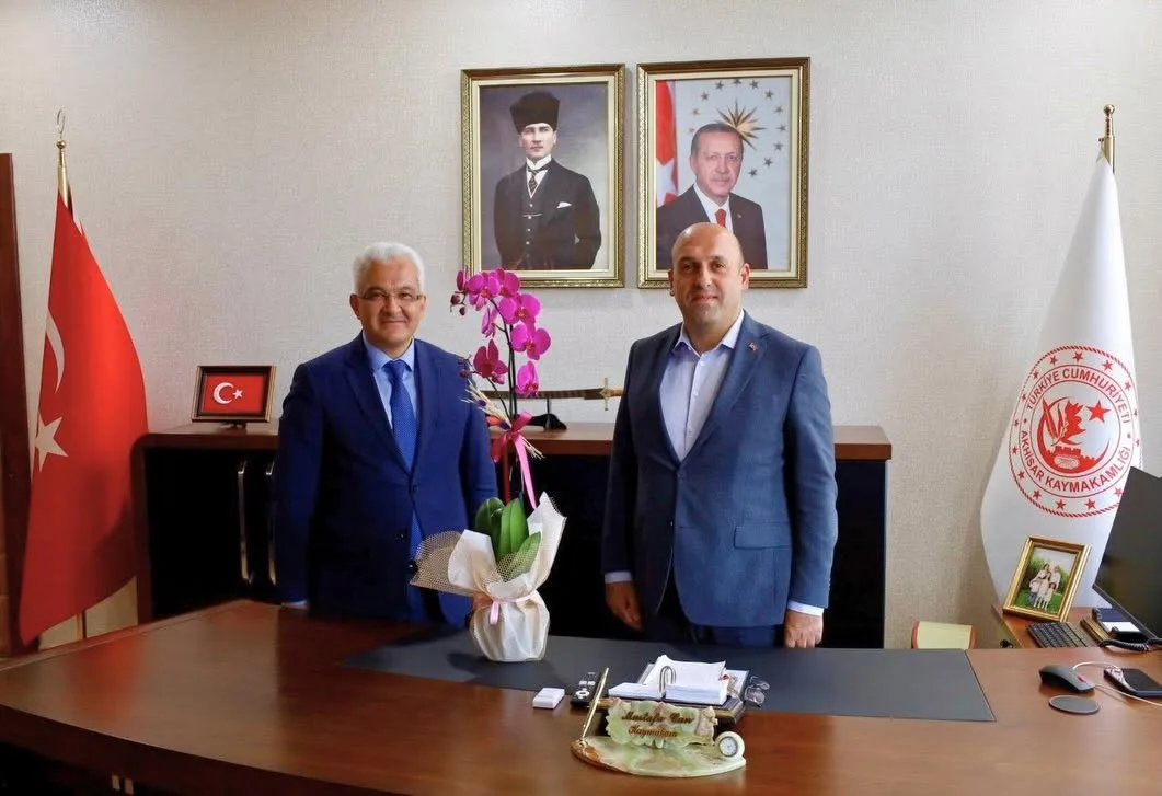 Akhisar İlçe Müftüsü, hafta dolayısıyla kaymakam Can'ı ziyaret etti