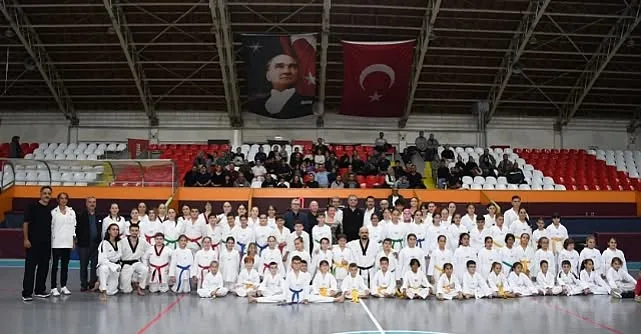 Akhisar'da taekwandocuların kuşak sınav heyecanı yaşandı…