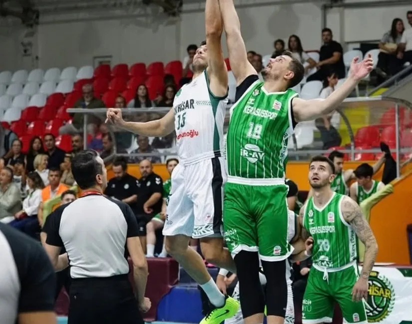 Akhisar Belediye Basketbol lige yenilgiyle başladı