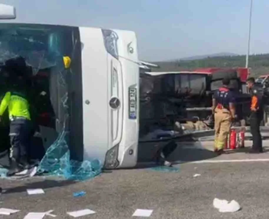 Otobanın Akhisar Gişeleri yakınında kaza: 11 ölü, 27 yaralı
