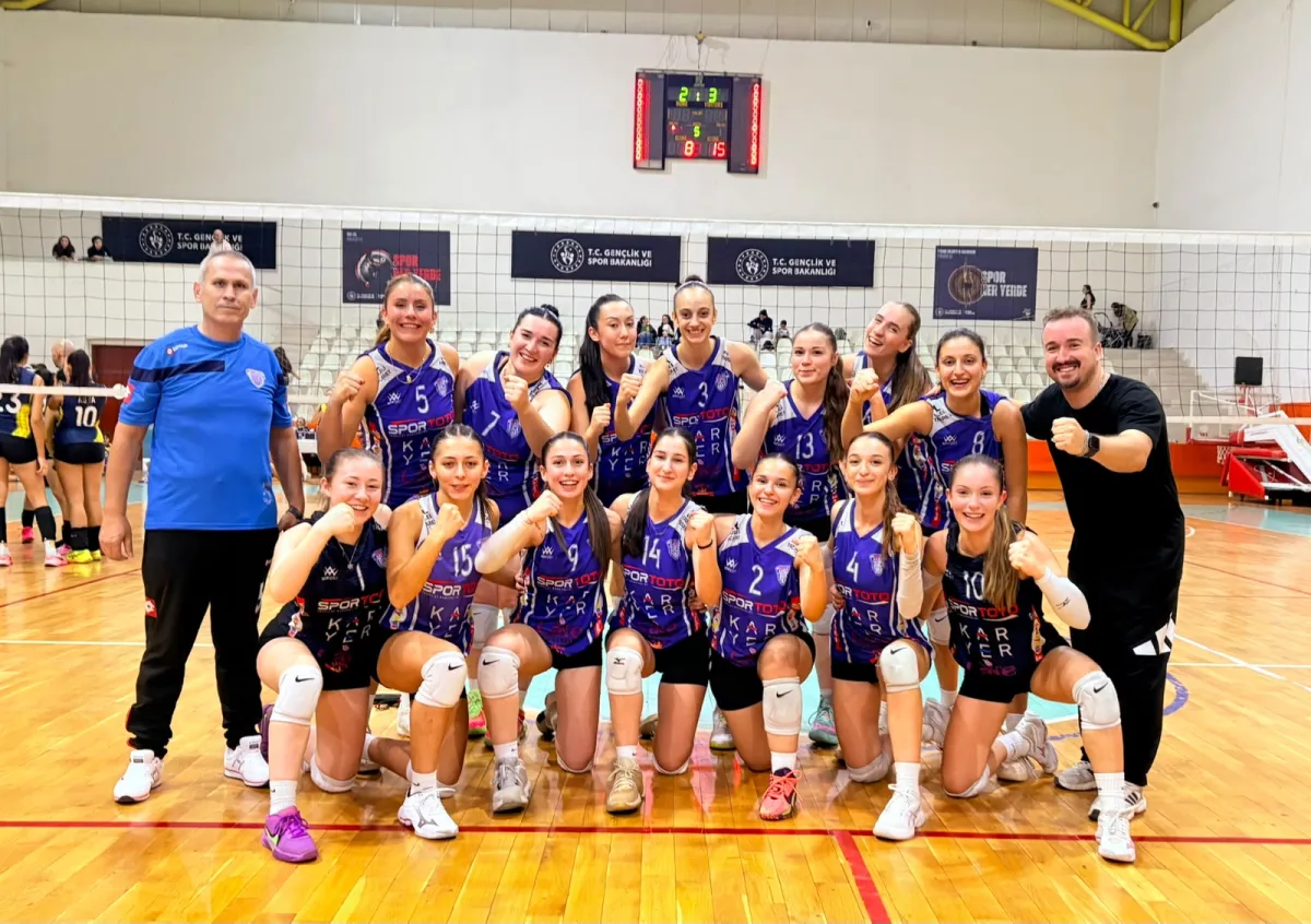 Akhisargücü kadın voleyboldan İzmir’de müthiş geri dönüş…