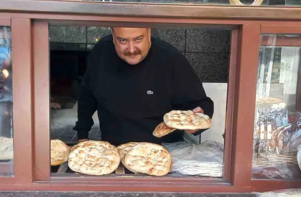 Akhisar Köftesi’nin gizli kahramanı: Akhisar Pidesi…