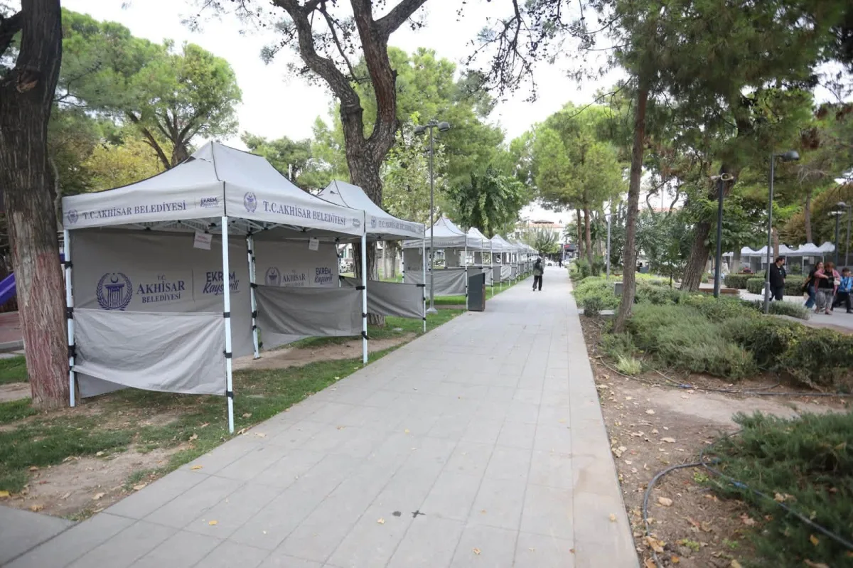 Leziz Akhisar Festivali stantları hazırlanıyor