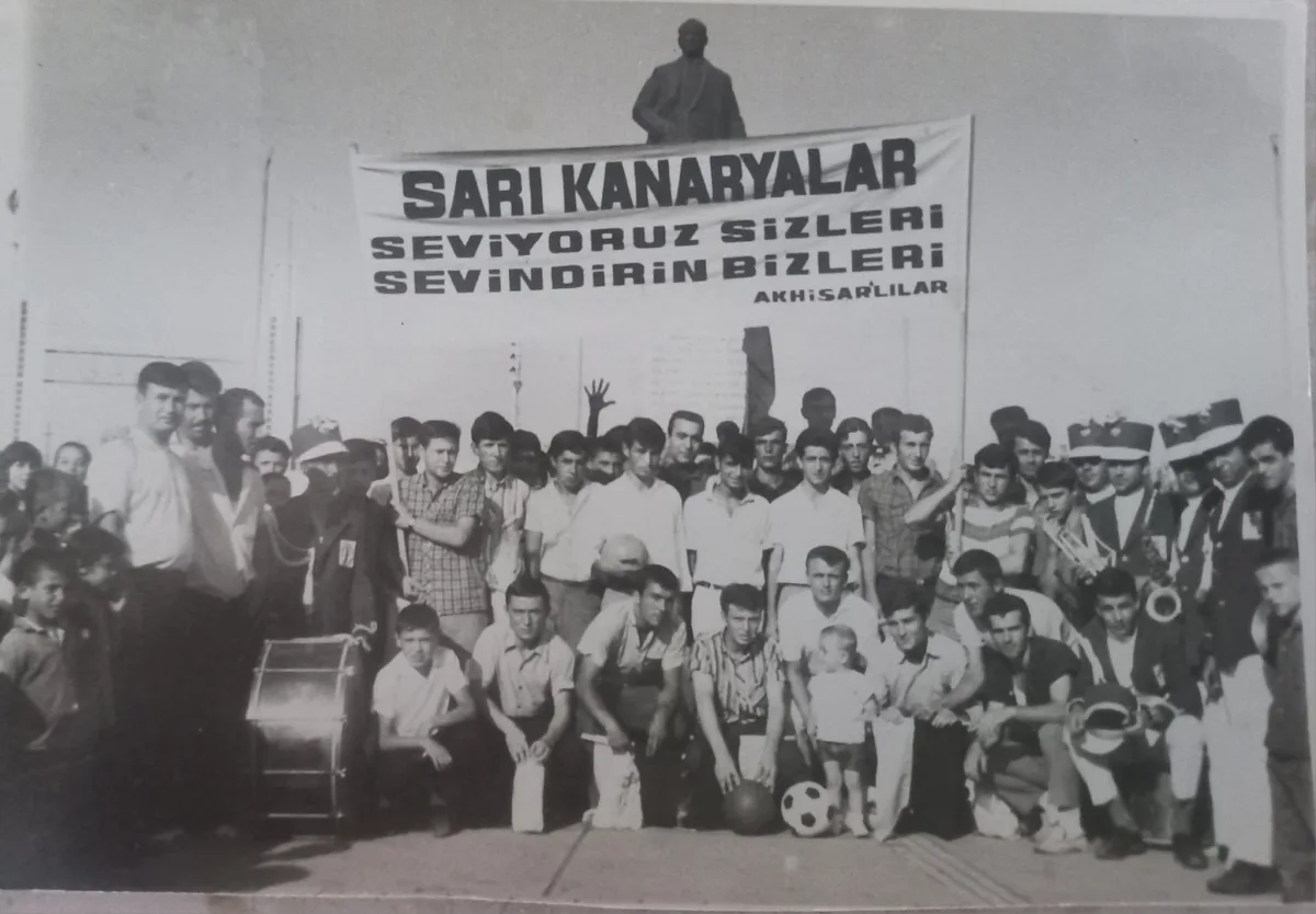 Akhisar'da Fenerbahçe aşıkları takım kurdu, adını Doğanspor koydu...