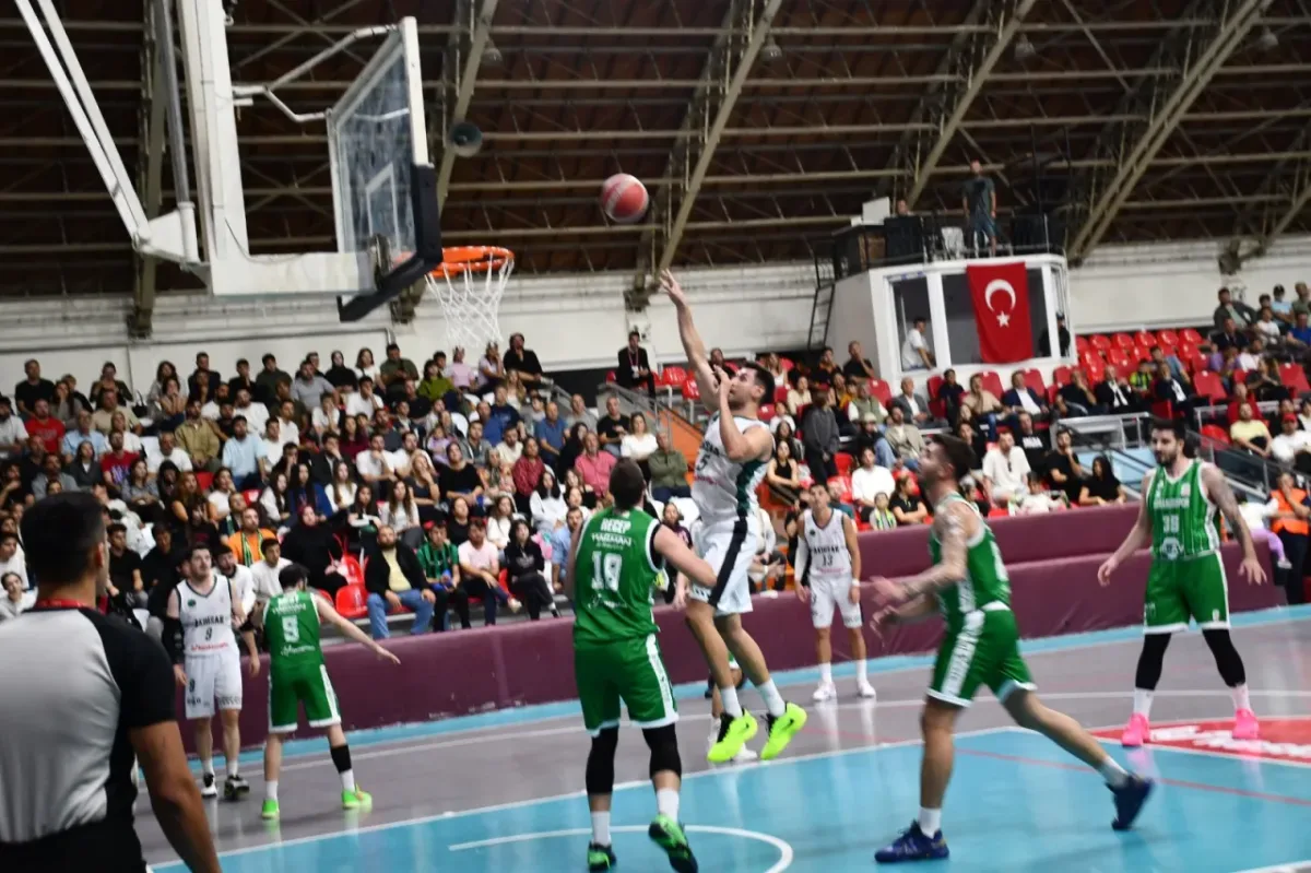 Akhisar Belediye Basketbol Çorum’dan mutlu dönüyor…