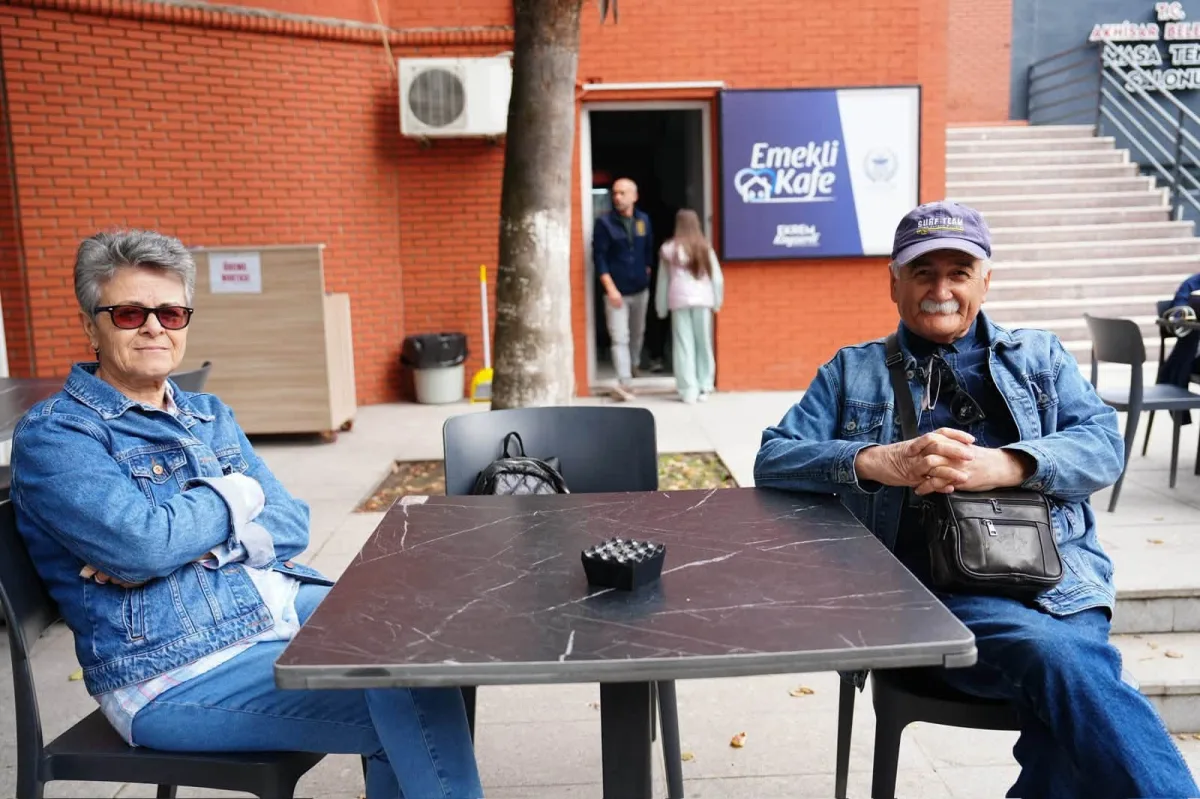 Akhisarlı emekliler için "Emekli Kafe" hizmete girdi