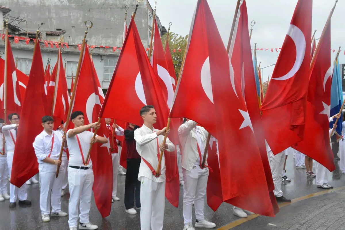 Akhisar’da 29 Ekim Cumhuriyet Bayramı coşkusu başladı...